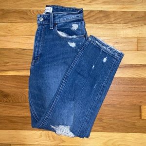 Abercrombie High Rise Curve Love Mom Jean